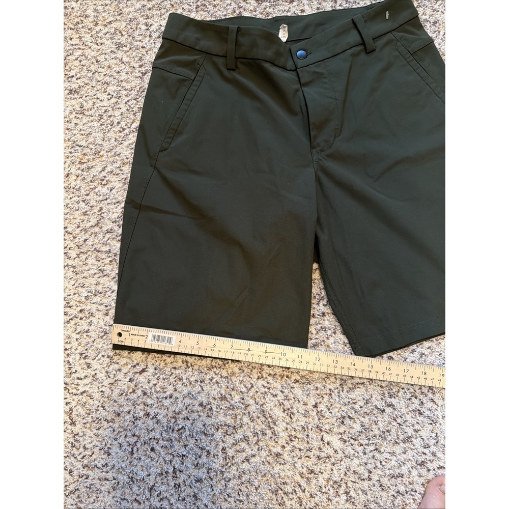 Lululemon Shorts Men's Sz 34 Light Green 10" Inseam Polyester Great Condition - Picture 9 of 9